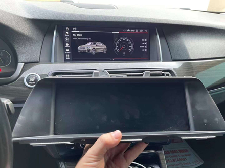 Фото установки головного устройства BMW